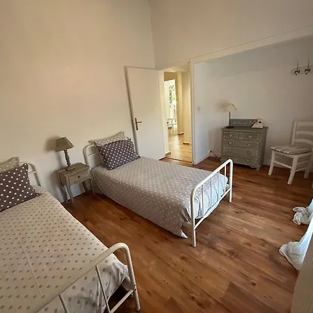 לינה וארוחת בוקר D'hotes De La Mure 3*