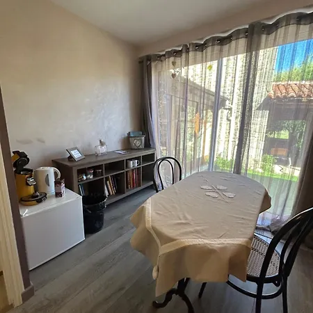 D'hotes De La Mure Bed & Breakfast *